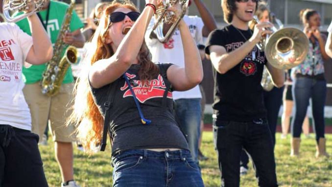 Members of the Temple Diamond Marching Band play the song “Payphone” on Sept. 19. ( KELSEY DUBINSKY // TTN )