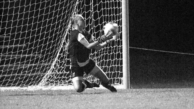 Redshirt-senior goalkeeper Tara Murphy averages 1.57 goals allowed this season. She has allowed eight goals in five games played for Temple (2-4-1). ( PAUL KLEIN / TTN FILE PHOTO )