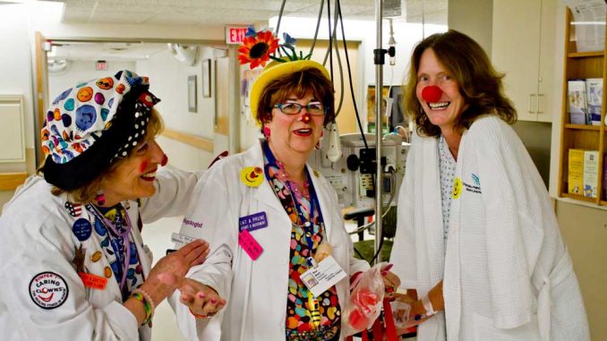 Marilyn Bamash (center) volunteers as a hospital clown at Lankenau Medical Center. | LUIS FERNANDO RODRIGUEZ / TTN