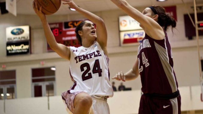 Freshman guard May Dayan attempts a hook shot over Montana sophomore forward Carly Selvig on Nov. 9. Dayan scored eight points in the Owls’ 55–41 win. | HUA ZONG / TTN