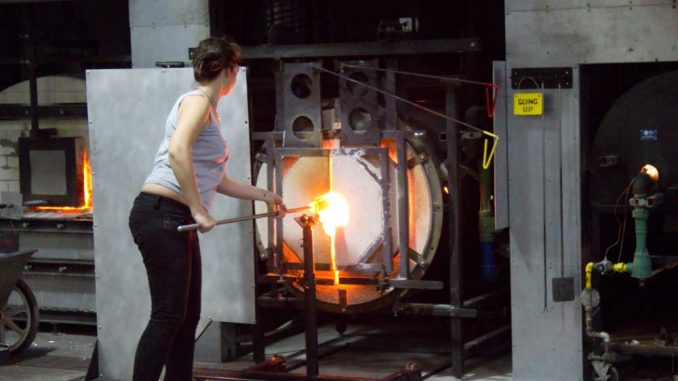 Students working in the glass studio handle materials with temperatures as high as 2,080 degrees Fahrenheit. For saftey, students are instructed to work in pairs and wear goggles. | LUIS FERNANDO RODRIGUEZ / TTN