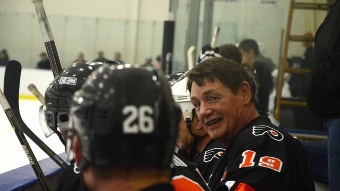 Flyers alumni did battle against Temple alumni in the ice hockey club’s annual event Saturday, Feb. 9, at the Northeast SkateZone. | ANDREW THAYER TTN