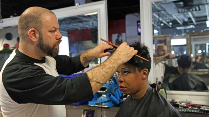 Hairstylist Wade Lee Richards recently relocated to Philadelphia. Richards said he is excited to work with a diverse clientele at Mecca Unisex Salon. | KELSEY DUBINSKY / TTN Hairstylist Wade Lee Richards recently relocated to Philadelphia. Richards said he is excited to work with a diverse clientele at Mecca Unisex Salon. | KELSEY DUBINSKY / TTN
