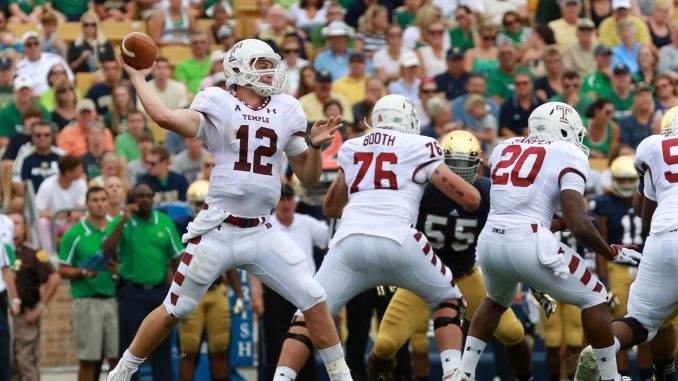 Connor Reilly looks to throw against Notre Dame. // HUA ZONG // TTN