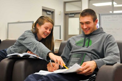 Senior Dalton Pepper of the basketball team meets with tutor Kate Kelly each week to keep on top of his academics as a student-athlete. Kelly is a reporter for The Temple News. | SASH SCHAEFFER TTN