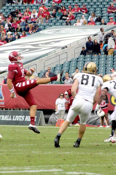 Senior Paul Layton punts during Temple’s Oct. 19 win against Army. | AJA ESPINOSA TTN