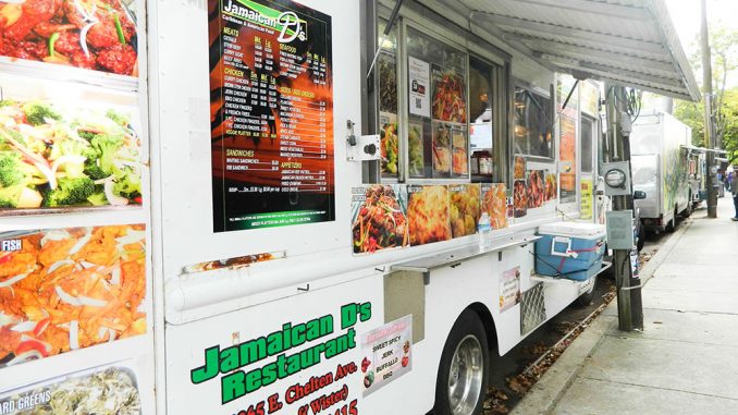 Jamaican D’s opened a truck on campus this fall semester. Owner Dave Dawes already operates out of three other trucks and one restaurant in Philadelphia. | Sash Schaeffer TTN