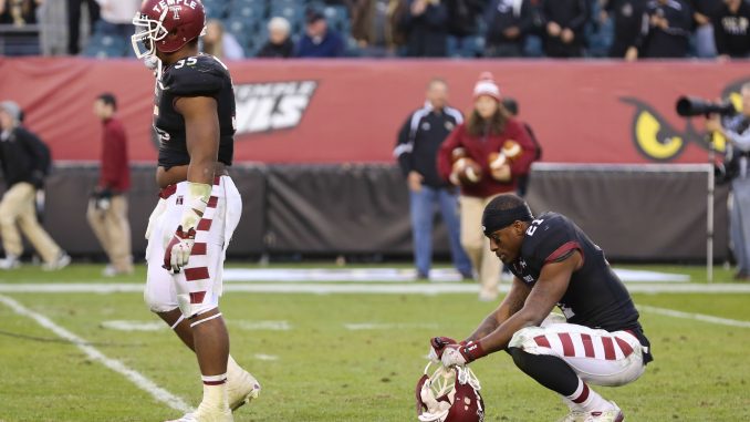 Sophomore linebacker Nate D. Smith (left) and redshirt-senior safety Abdul Smith were part of a defense that allowed 134 combined yards on UCF's last two drives. // HUA ZONG // TTN