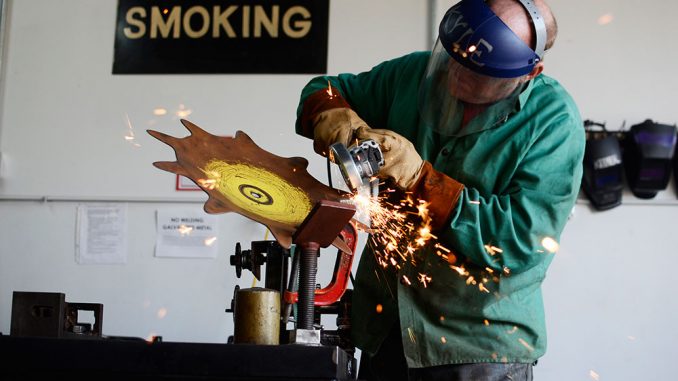 Sculpture_AE_11.12_AndrewThayer_01 The Philadelphia Sculpture Gym offers memberships to artists and gives them access to various equipment and workshops, which include bookbinding, casting, molding and welding. | Andrew Thayer TTN