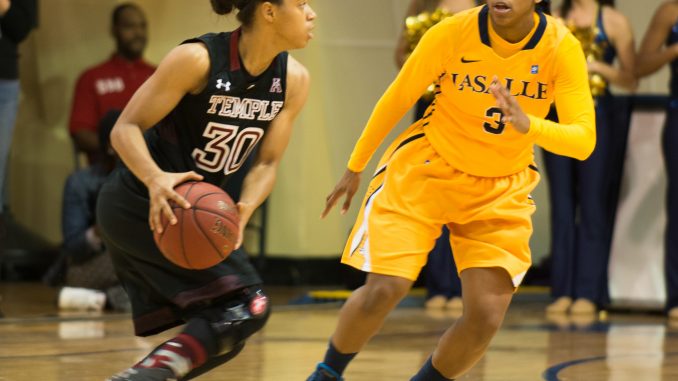 Redshirt-sophomore Monaye Merritt looks to make a move in the Owls’ 60-47 victory against La Salle on Friday, Nov. 8. | Edward Barrenechea TTN