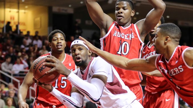 Redshirt-junior forward Anthony Lee (center) said he wants to play closer to his family. // HUA ZONG // TTN