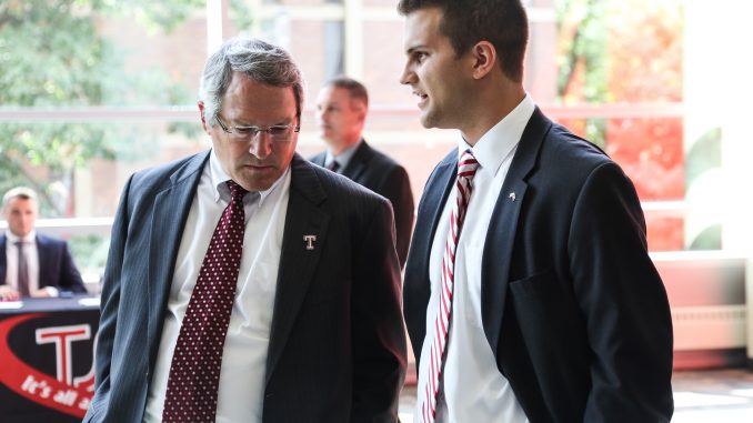 President Theobald (left) and TSG President Ray Smeriglio talk shortly before Theobald spoke to the General Assembly