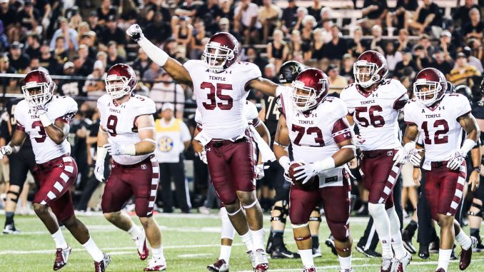 The defensive corps celebrates Avery Robinson’s 55-yard touchdown fumble recovery. Hua Zong | TTN