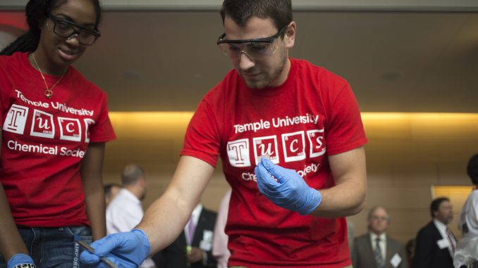 Member Jessica Fenton (left) and Vice President Brandon DeMauro of the Temple University Chemical Society conduct science experiments during the SERC opening on Friday. Kara Milstein | TTN