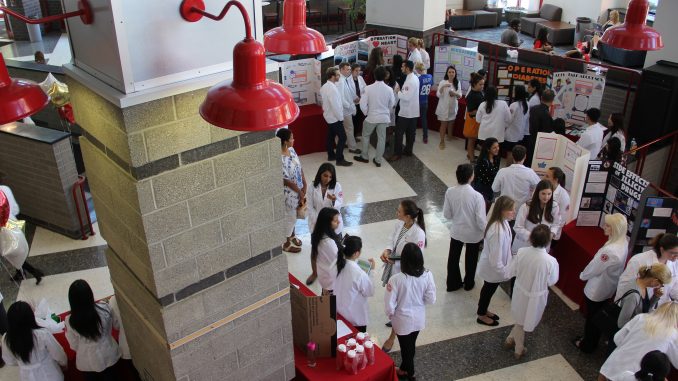 Pharmacy students filled the lobby of the Student Center for a health fair run by Temple’s chapter of the American Pharmacists Association. | Daniel Sebastian TTN