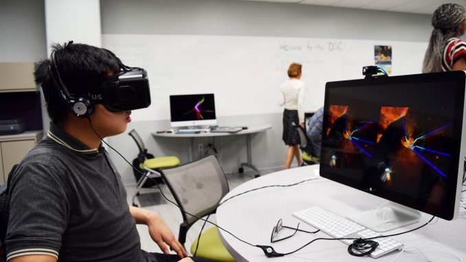 Linh Dang, student, navigates through a fantasy world using the a virtual reality headset at Paley Library’s Digital Scholarship Center Sept. 30. | Geneva Heffernan TTN